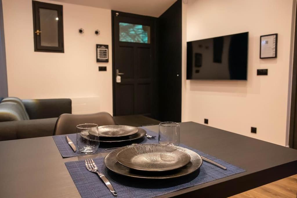 Blue Night - Jacuzzi - Bord De Seine Appartement Corbeil-Essonnes Buitenkant foto