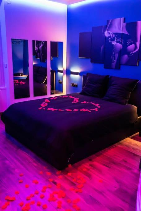 Blue Night - Jacuzzi - Bord De Seine Appartement Corbeil-Essonnes Buitenkant foto