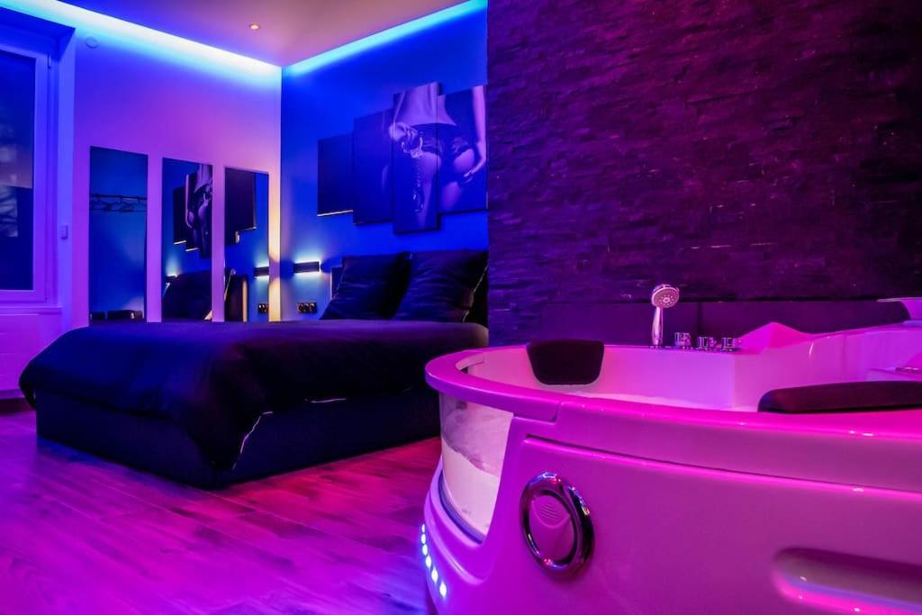 Blue Night - Jacuzzi - Bord De Seine Appartement Corbeil-Essonnes Buitenkant foto