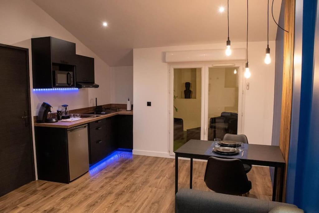 Blue Night - Jacuzzi - Bord De Seine Appartement Corbeil-Essonnes Buitenkant foto